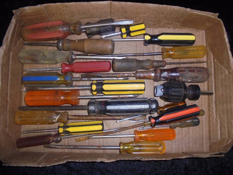 Lot of 25 Screwdrivers