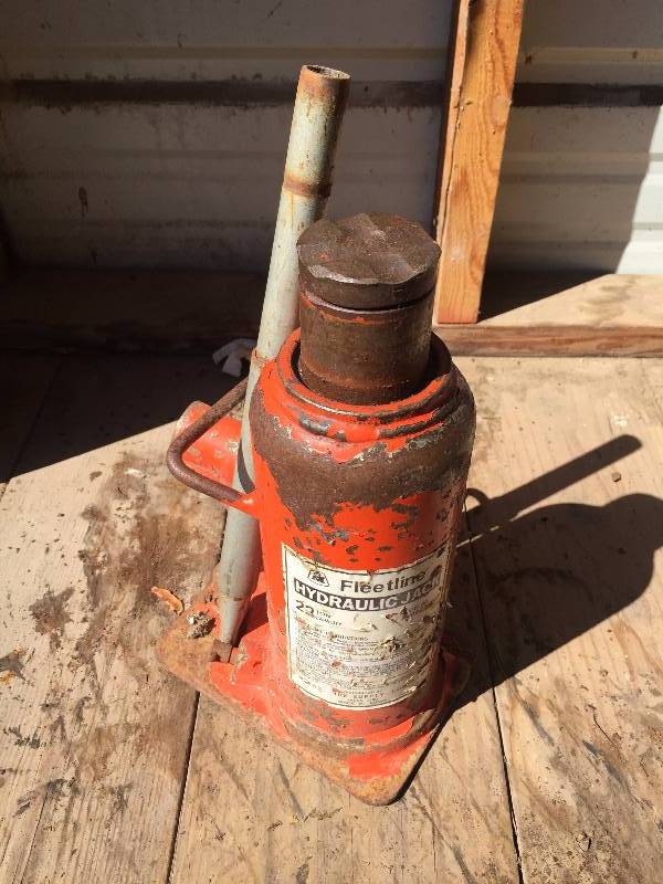 22 TON BOTTLE JACK WORKS