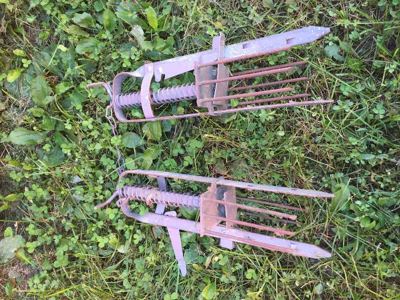 MOLE TRAPS, GARDEN TOOLS AND WEEDER