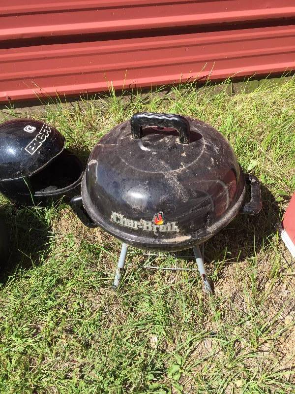 SMALL GRILL AND TWO SNOWMOBILE HELMETS ONE HAS SHIELD OTHER DOES NOT