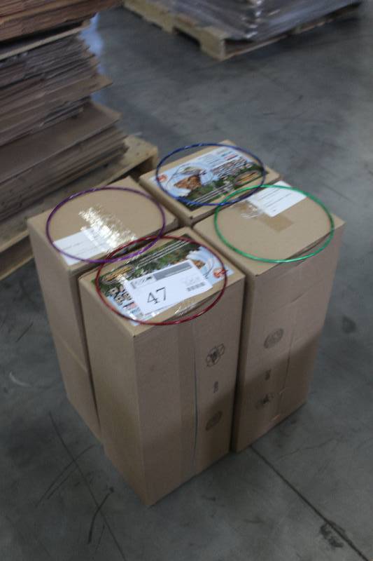 Lot of (400) Glamos Wire Products Paul�s Perch Bird Feeders