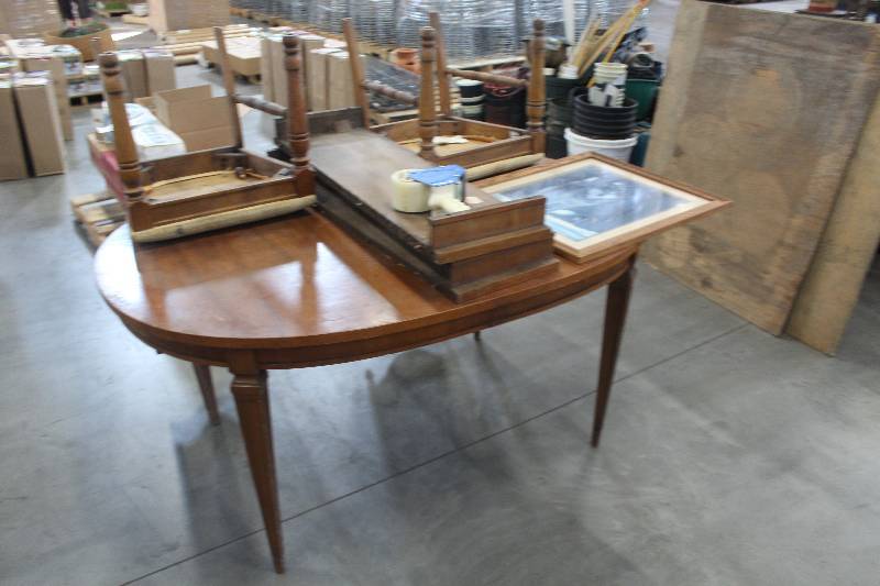 Dining Room Table w 2-Chairs
