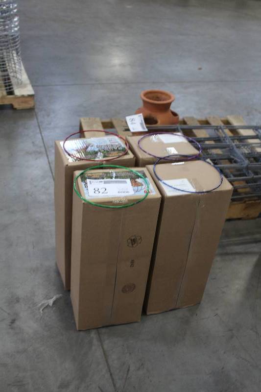 Lot of (400) Glamos Wire Products Paul�s Perch Bird Feeders