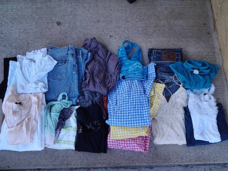lot 45 image: 22-Pieces Juniors Size 0-1-2 And XS Jeans, Dress, Tanks, Tops, Shorts