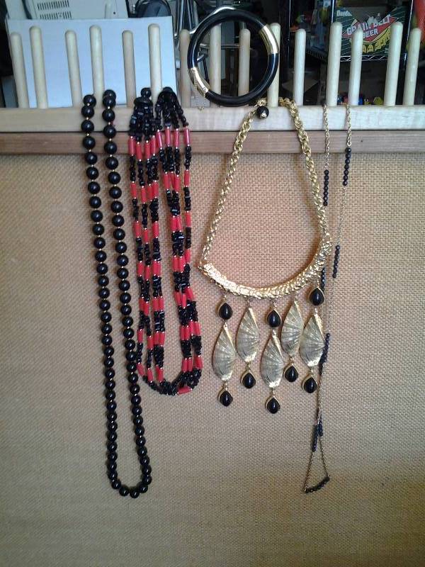 lot 4 image: Lot Of RedBlackGold Necklaces, 1-Bracelet