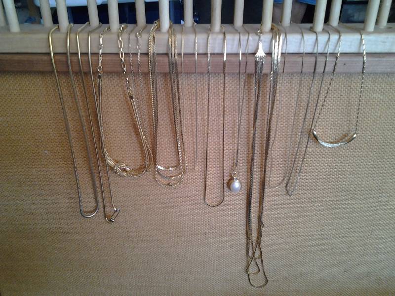 lot 5 image: Lot Of Assorted Gold Tone Necklaces