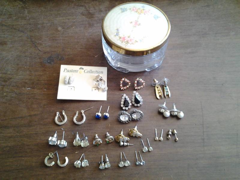 lot 13 image: Vintage Glass Trinket Jar With Lid & Pierced Earrings With Stones