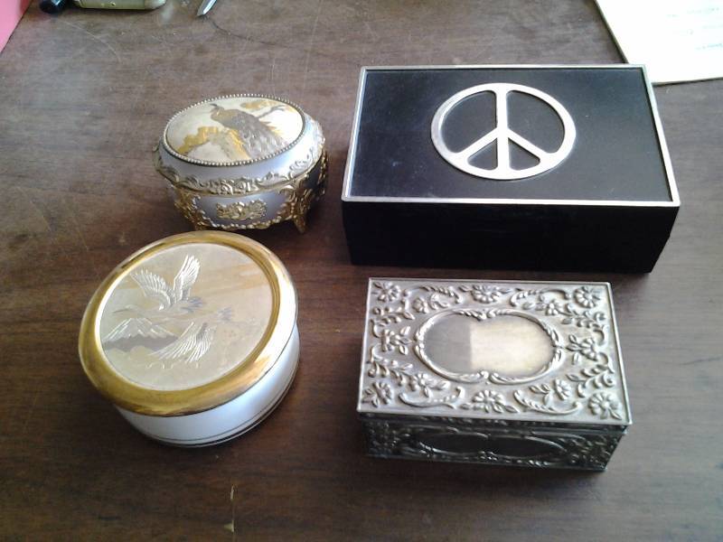 lot 35 image: 4-Trinket Boxes