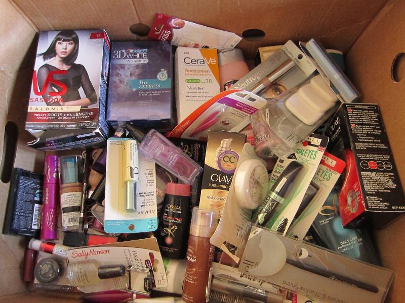 Huge lot of cosmetics...
