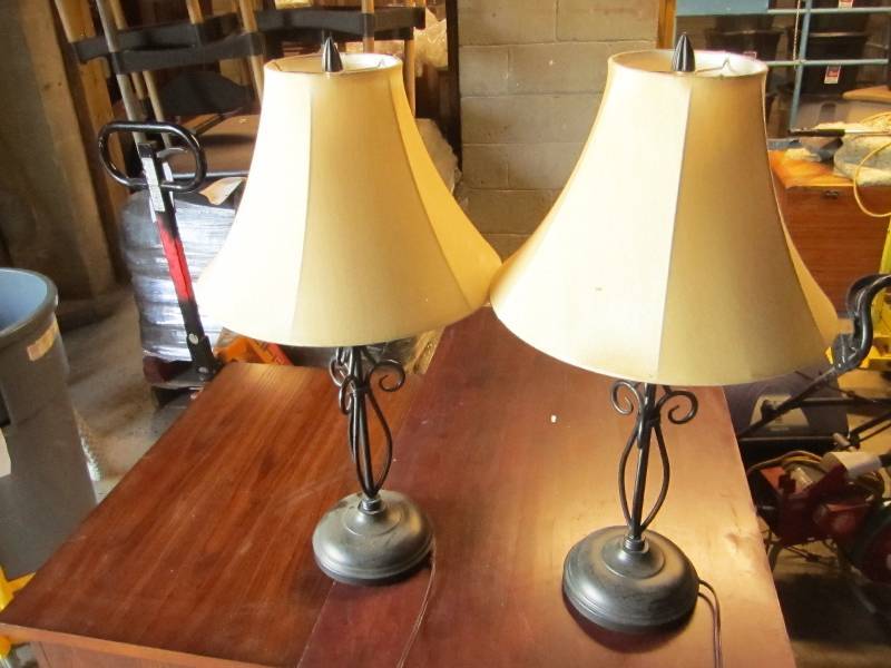 2 table lamps...