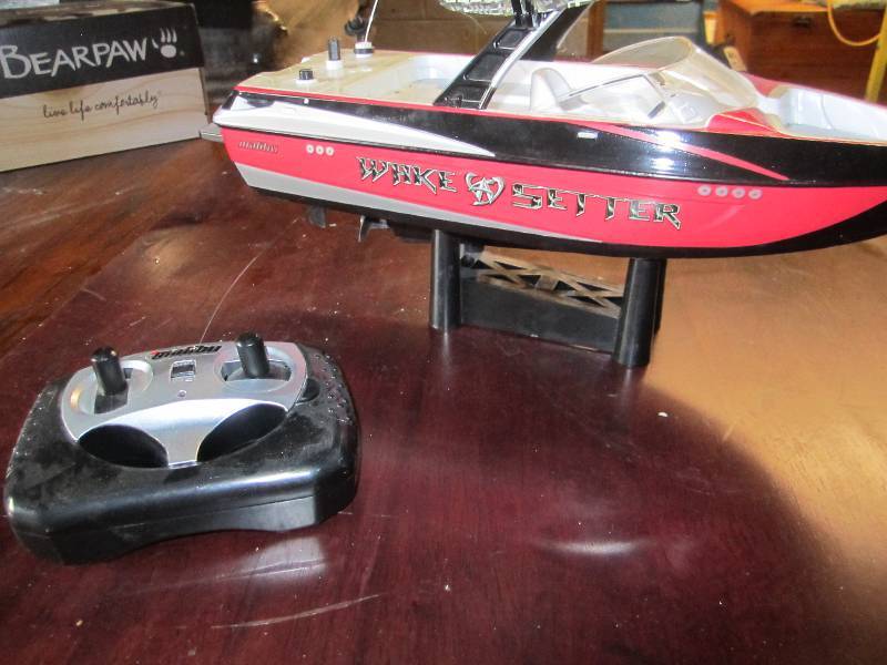 Wakesetter remote control toy boat...