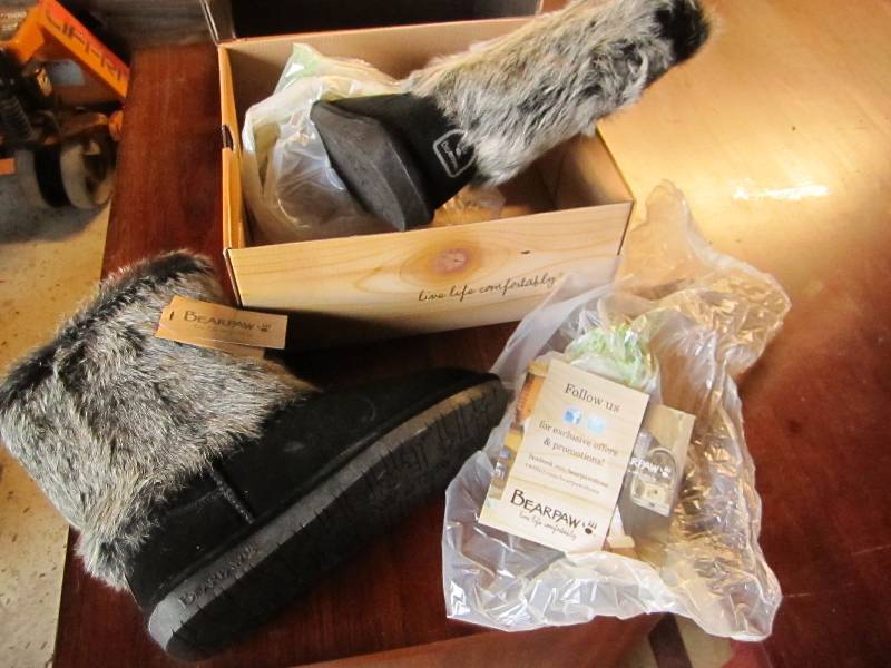 New Bear Paw ladies 9 boots...