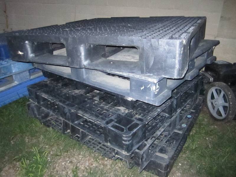 Lot of black plastic pallets...