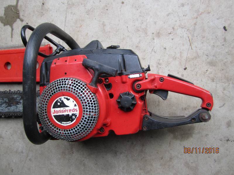 Jonsered 70E chain saw, has spark a...