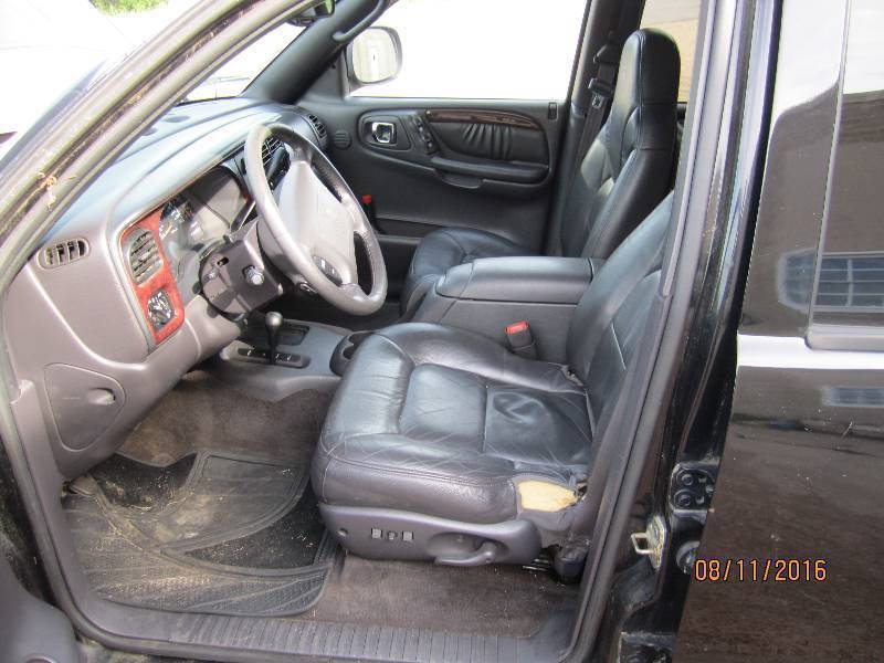 2000 Dodge Durango 171k miles, 5.9 L V8 Magnum 250 HP hemi, clean interior,