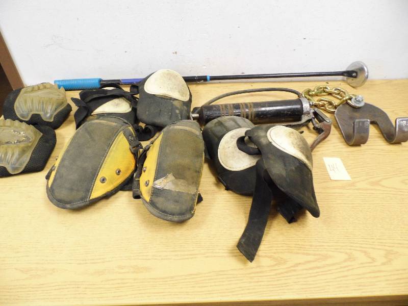 Magnetic Pole - Grease Gun - Knee Pads