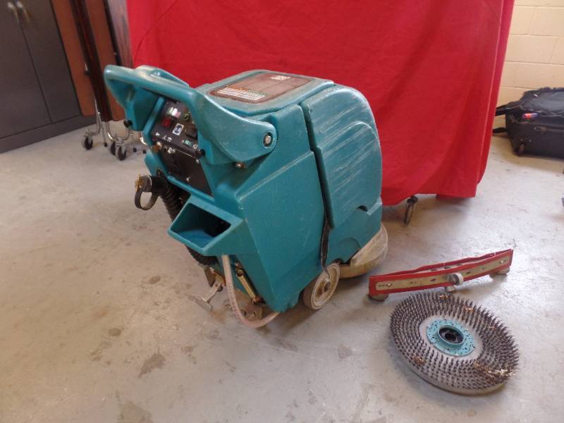 Tennant Floor Scrubber