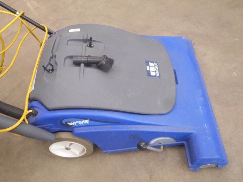 Windsor Wave Wide Area Vacuum 120v Loretto Equipment 302 K Bid