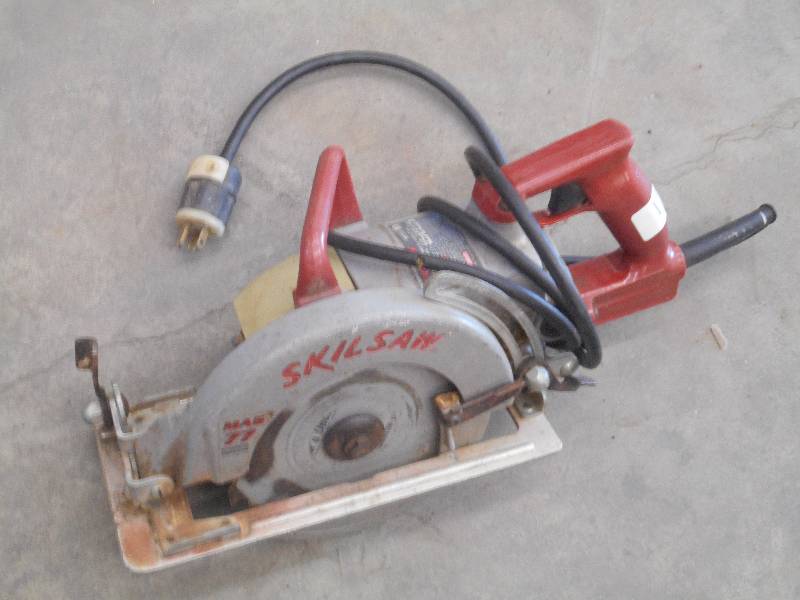 lot 17 image: Skilsaw Worm Drive Circular Saw ...