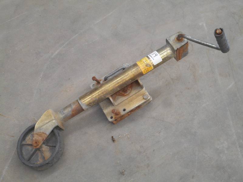 lot 19 image: Tongue-Mount Flip-Up Trailer Jack ...