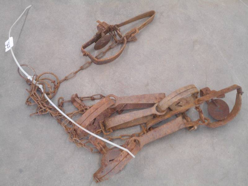 lot 22 image: Lot Of (5) Vintage Animal Traps ...