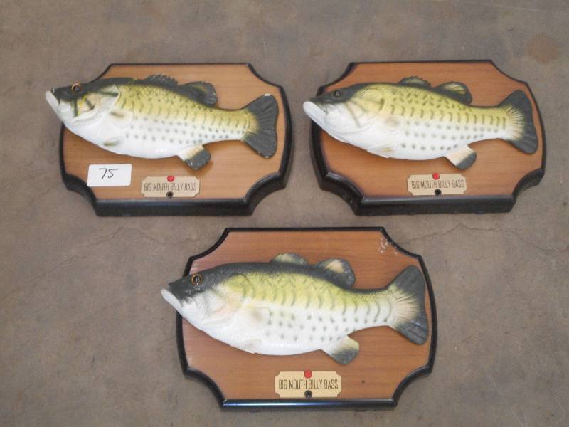 lot 75 image: (3) Big Mouht Billy Bass ...