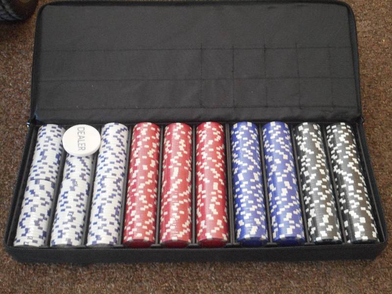 lot 80 image: Unused Poker Chip Set With Carry Ca...