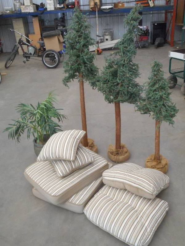 lot 87 image: Lot Of (4) Artificial Plants & Pati...