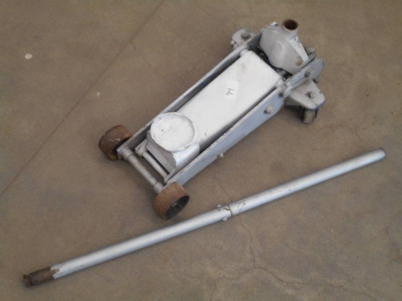 lot 94 image: 3-Ton Floor Jack ...