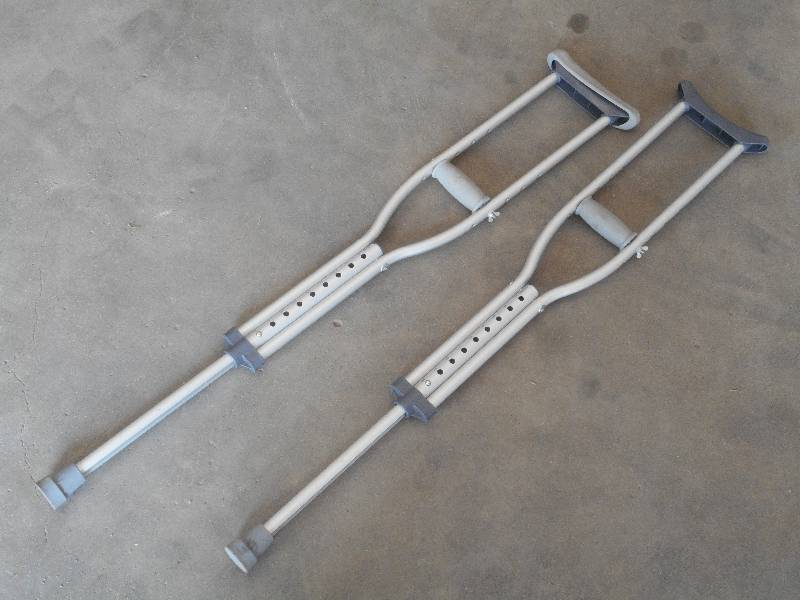 lot 116 image: Pair Of Youth Aluminum Crutches ...