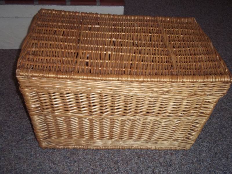 Large Wicker Basket with lid