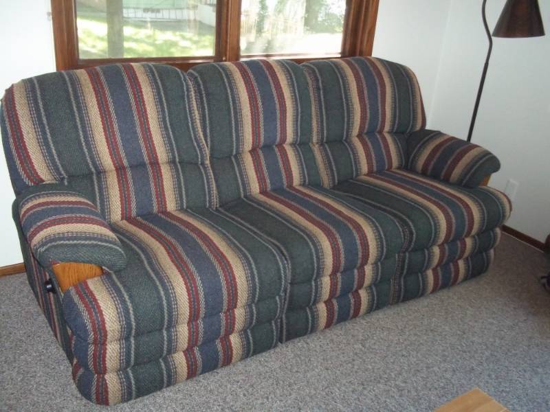Couch with dual reclining seats