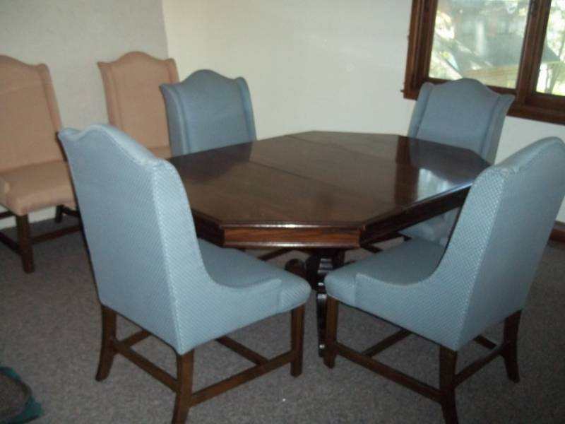 Dining room set with 6 Chairs and Table with 2 leaves