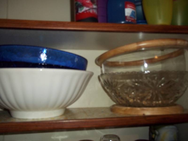 Mixing and serving bowls