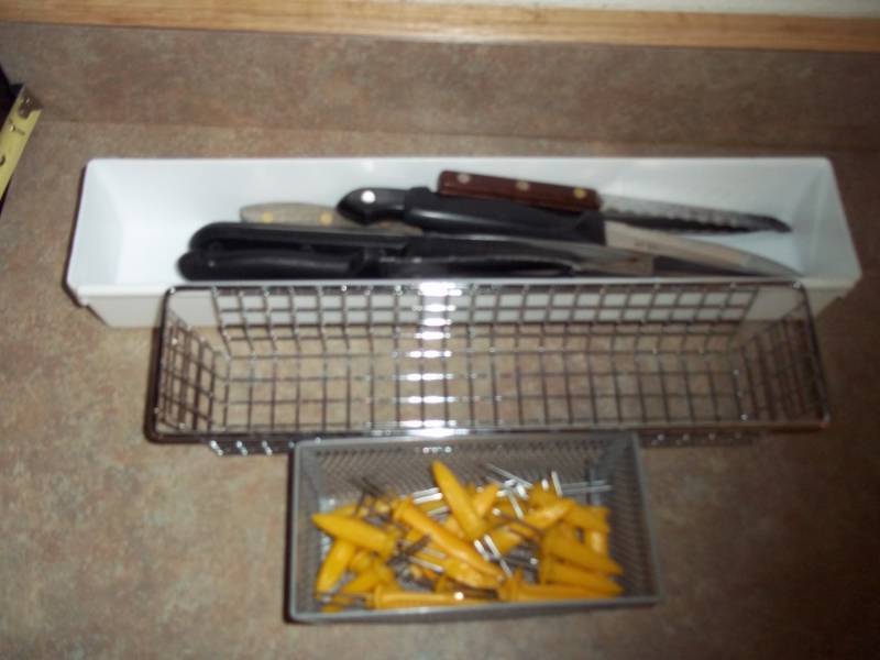 Knifes and corn holders with trays