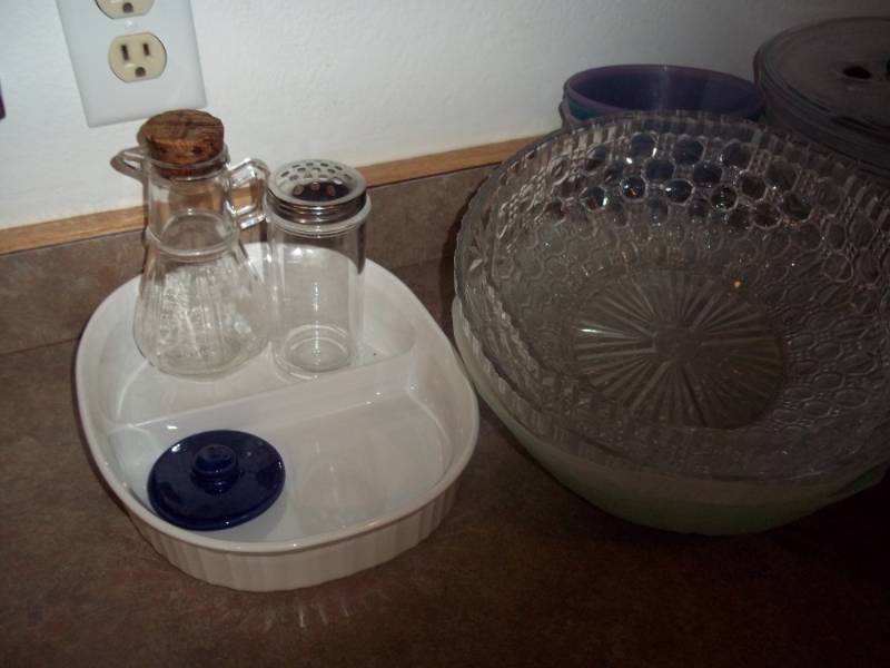 Mixing bowls and kitchen ware