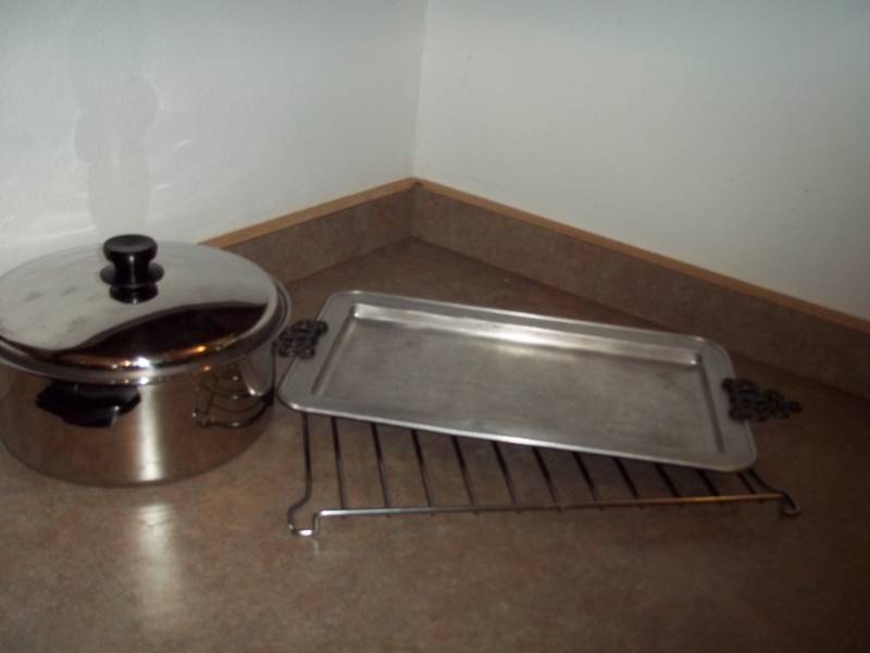 Pot and tray with cooling rack