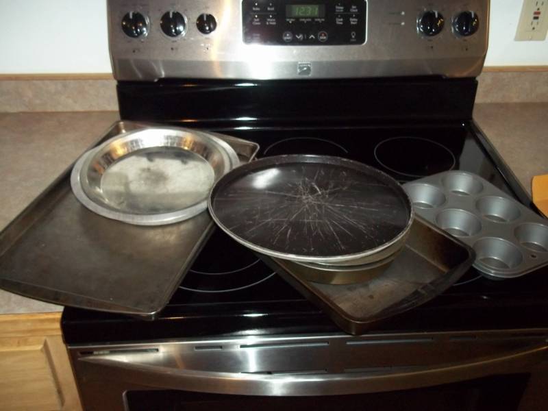 Cooking and pie tins  with muffin pan
