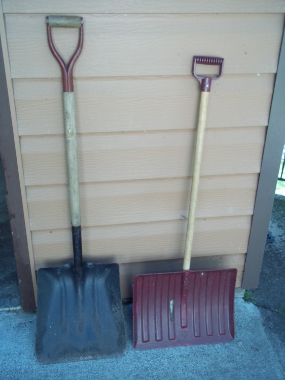 2 Shovels