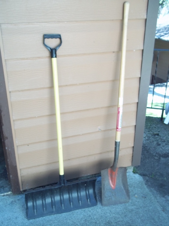 2 Shovels