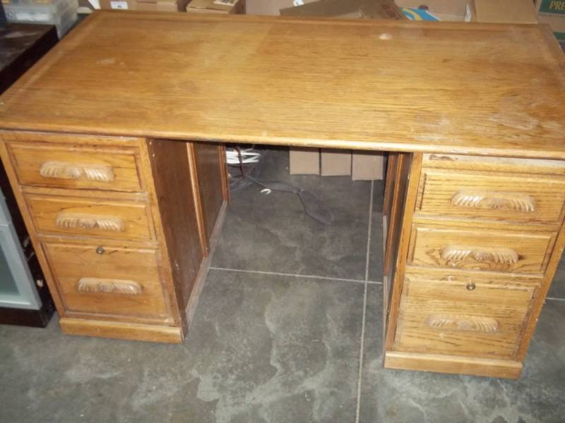 lot 1 image: Wood Desk