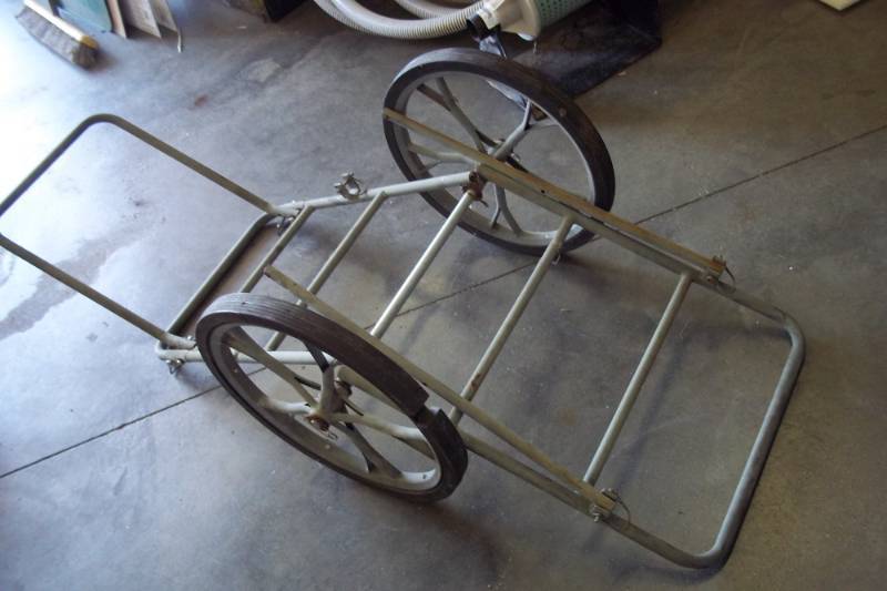 lot 3 image: Portable Deer Carrier