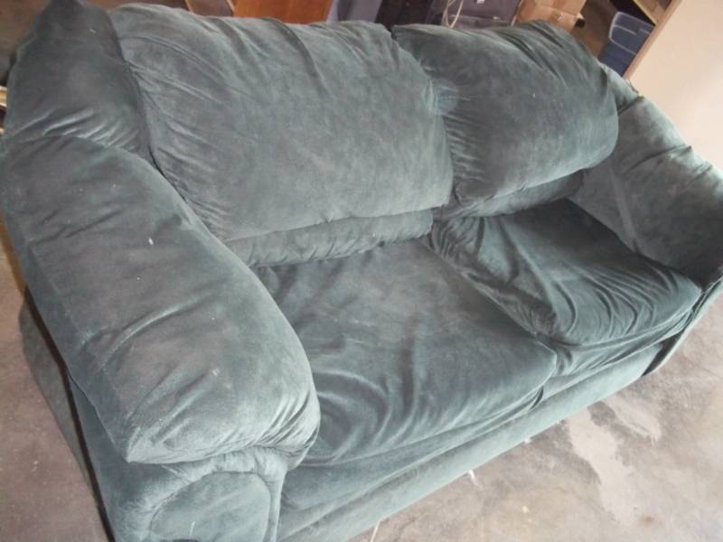 lot 5 image: Green Love Seat