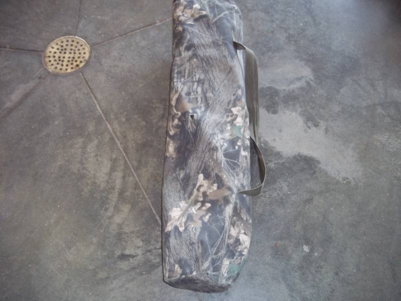 lot 8 image: Camo Folding Chair