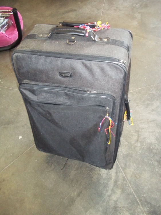 lot 11 image: Suitcase