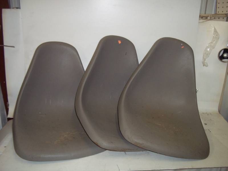 lot 20 image: 3 boat Seats