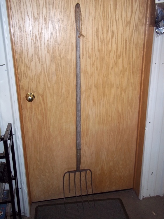 lot 43 image: Long Handled Pitch Fork