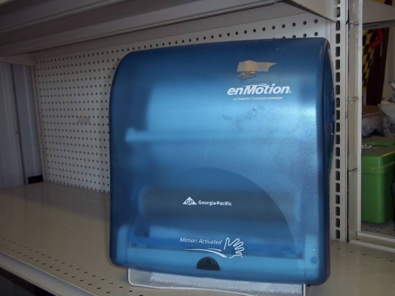lot 48 image: Automatic Touch less Paper Dispenser with key