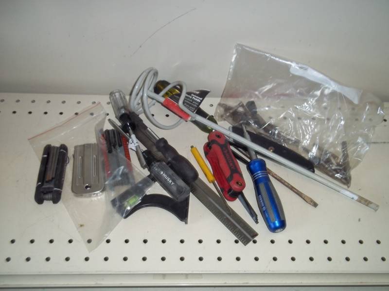 lot 62 image: Lot of Misc Tools
