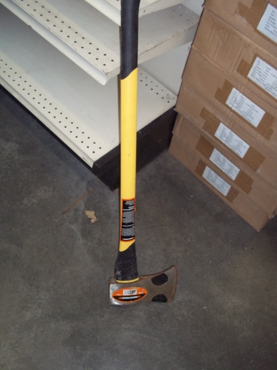 lot 69 image: Axe 3.5 lb